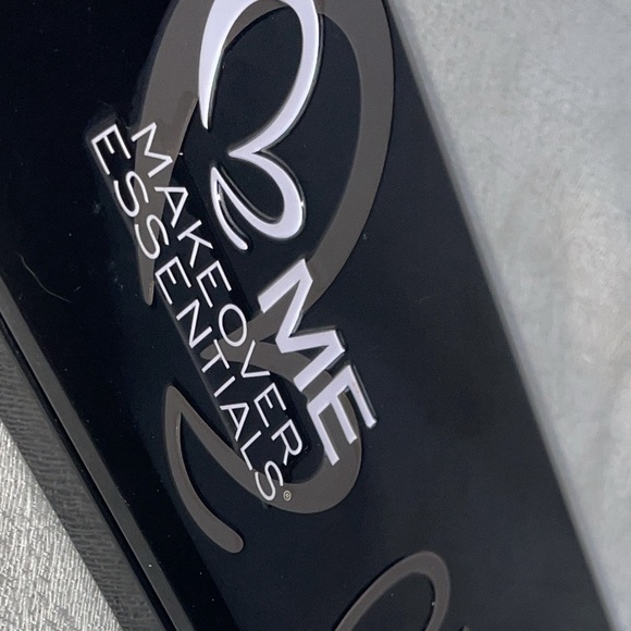 NWOB - ME makeover essentials, 10 eyeshadow palette - Picture 3 of 8